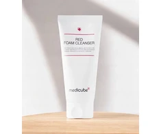 Medicube Valomosios putos nuo odos netobulumų riebiai ir probleminei odai. Raudonos putos, prausiklis, 120 ml.