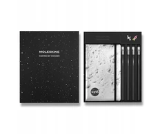 Moleskine rinkinys NASA: 2 segtukai + 1 sąsiuvinis L linijomis + 4 pieštukai (MS-9277543)