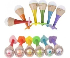 Usorteret CLASSIC WORLD CW40527 Rattle 2in1 medinis vaivorykštės instrumentas Maracas 1 vnt.