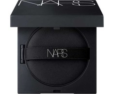 „Nars Natural Radiant Longwear Cushion“ pudros makiažo pagrindas, tuščias, plastikinis, kompaktiškas dėklas, juodas
