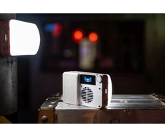 Aputure Amaran Ace 25c Baltas