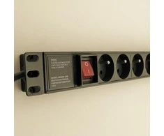 NETRACK 125-19-02 maitinimo paskirstymo blokas 19 colių 1U 230V/16A 8xE ALU