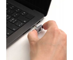 USB atmintinė Adam Elements iKlips S Nano Touch – USB-C atmintinė su pirštų atspaudų skaitytuvu 256 GB SSD