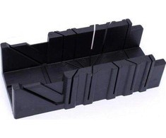 Skrzynka Plastikinė MIDI ir kampinio pjovimo dėžutė 2,5"