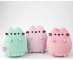 Pusheen - pliušinis talismanas 18 cm (pastelinė rožinė)
