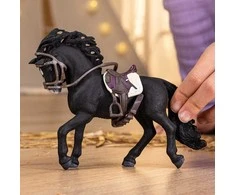SCHLEICH HORSE CLUB Pura Raza Española veislės žirgas su priedais