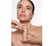 Sisley Lovro Burbulinis makiažo pagrindas su aeruota, skaistinančia formule „04 Sunny“ 50 ml