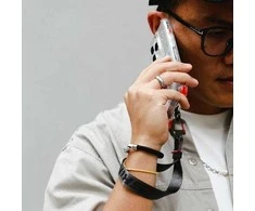 Skinarma Scout universali virvelė telefonui pilkos spalvos