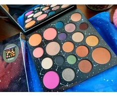„Smashbox Cosmic Celebration“ gaivios spalvos ir blizgesio veido paletė 7,5 g
