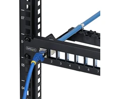 StarTech .COM 24 prievadų 1U tuščias Keystone prievadų skydas su kabelių tvarkymo juosta, stovo tvirtinimo prievadų skydas RJ45 STP eterneto tinklui (C6PANELSTP241U)