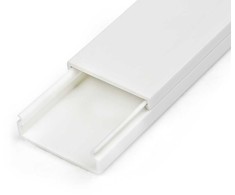 StarTech STARTECH.COM 1m Kabelkanal Selbstklebend 32x11mm PVC - Sockelleiste/Wandkabelkanal -bis zu 12 Kabelis - UL gepr�ft