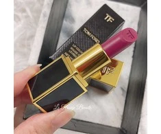„Tom Ford Lips &amp; Girls“ švelnūs matiniai „Kreminis“ lūpų dažai, 03 „The Boys“, 2 g