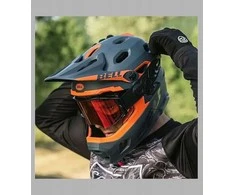 Užvalkalas BELL SUPER DH MIPS SPHERICAL matinės žalios rožinės spalvos. L (58-62 cm) (NAUJIENA 2025)
