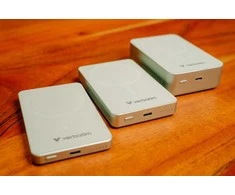 „Verbatim Charge ‘n’ Go Essentials“ magnetinė belaidė išorinė baterija, 5000 mAh, Žalia