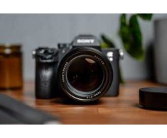 Voigtlander objektyvas Nokton 75 mm f/1,5, skirtas Sony E