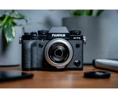 „Voigtlander Ultron 27mm f/2.0“ objektyvas, skirtas „Fujifilm X“ – sidabrinis