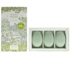 Set Trio Woods Of Windsor Lily Of The Valley drėkinantis masažinis muilas su sviestmedžio sviestu, 3 vnt., 60 g