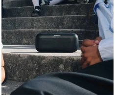 Nešiojama garso kolonėlė Bose SoundLink Plus Portable, juodos spalvos