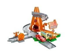 Mattel Cars žaidimo rinkinys su automodeliu CDW65