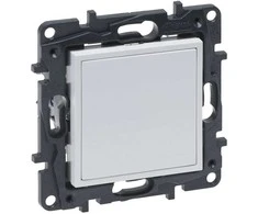 Balta aklė Niloe Step Legrand 863100