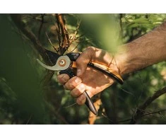 Fiskars Solid™ sekatorius prasilenkiančiais ašmenimis L (P341)