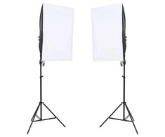 Fotostudijos rinkinys su apšvietimo rinkiniu ir fonu