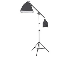 Fotostudijos rinkinys su apšvietimo rinkiniu ir fonu