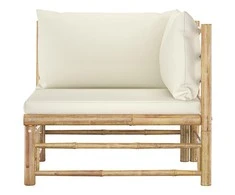 Kampinė sodo sofa su kreminėmis pagalvėlėmis, bambukas