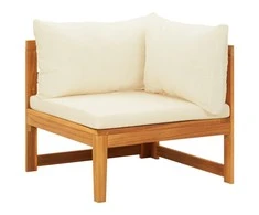 Kampinė sofa su kreminėmis pagalvėlėmis, akacijos masyvas
