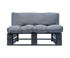 Sodo sofa iš palečių su pilkomis pagalvėlėmis, pušies mediena
