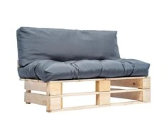 Sodo sofa iš palečių su pilkomis pagalvėlėmis, pušies mediena