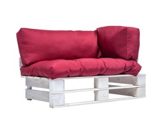 Sodo sofa iš palečių su raudonomis pagalvėlėmis, pušies mediena