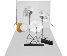 Studijos komplektas su šviestuvais/skėčiais/fonu/reflektoriumi