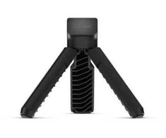 Garmin atsarginis trikojis stovas laiko nešiojamąjį paleidimo monitorių „Approach® R10“, kad jis būtų virš smūgiavimo paviršiaus