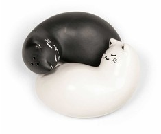 Kikkerland - Purrfect druskos ir pipirų purtyklės - juodos ir baltos - 8,25 cm x 3,75 cm x 6,5 cm