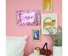 „Squishmallows“ – „Squish Squad“ neoninis sieninis šviestuvas – neoninė rožinė