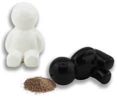 „Winkee“ – „Mr Salt Mrs Pepper Shakers“ – druskos ir pipirų dozatorius