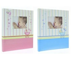Gedeon Albumas GED DBCS10 BABYCHART 24x29/20psl | rožiniai arba šv.mėlyni lapai | kampučiai/lipdukai | knyginio rišimo | max 10x15 40