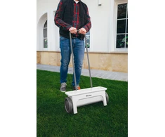BRADAS trąšų barstytuvas 12L