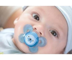 CHICCO Ortodontinis žindukas PHYSIO COMFORT su sterilizavimo dėklu, 6-12M, Iš "Mum effect" silikono
