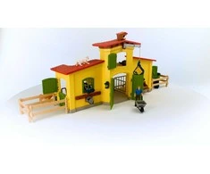 SCHLEICH FARM WORLD Didelis tvartas su gyvūnais ir priedais