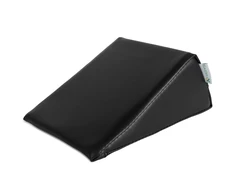 Pleišto formos masažo pagalvėlė Habys Vinyl Flex 20×15×10 cm, juoda