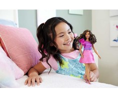 Mattel „Barbie“ madistė garbanotais plaukais (HRH22)