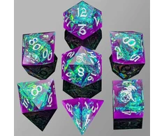 Captured Magic Sharp Edge RPG Resin Dice Set - Violetinė with Žalias