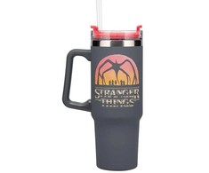 Paladone Stranger Things Sandarus Puodelis su šiaudeliu | 900 ml
