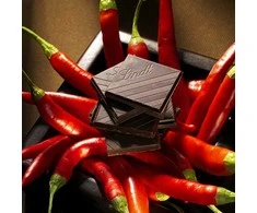 2 vnt. "LINDT EXCELLENCE" juodojo šokolado su aitriųjų paprikų ekstraktu