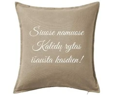 Dekoratyvinė pagalvėlė "Šiuose namuose Kalėdų rytas išaušta kasdien"