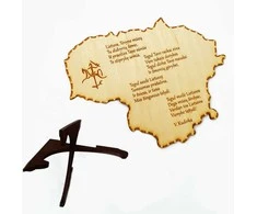 Graviruota Lietuvos formos medinė lentelė su himnu