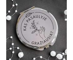 Graviruotas veidrodėlis "Kas pasaulyje gražiausia?"