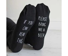 Kojinės su spauda ant padų "If you can read this, please bring me a beer"